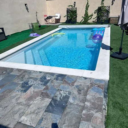 샬레 Sauna Et Jacuzzi Privatifs 리나
